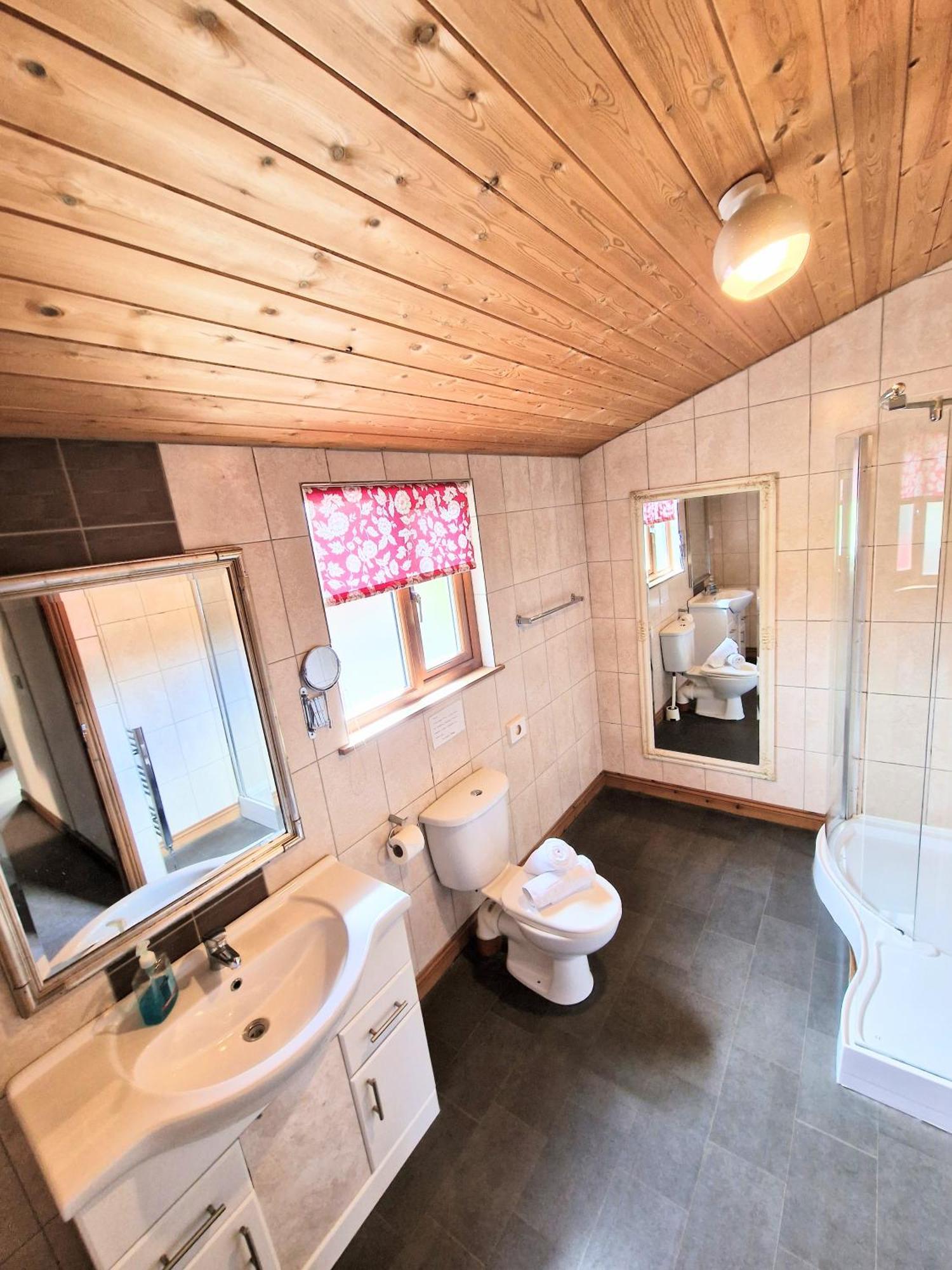 Lomond 2 With Private Hot Tub - Fife - Loch Leven - Lomond Hills Kelty Exterior foto